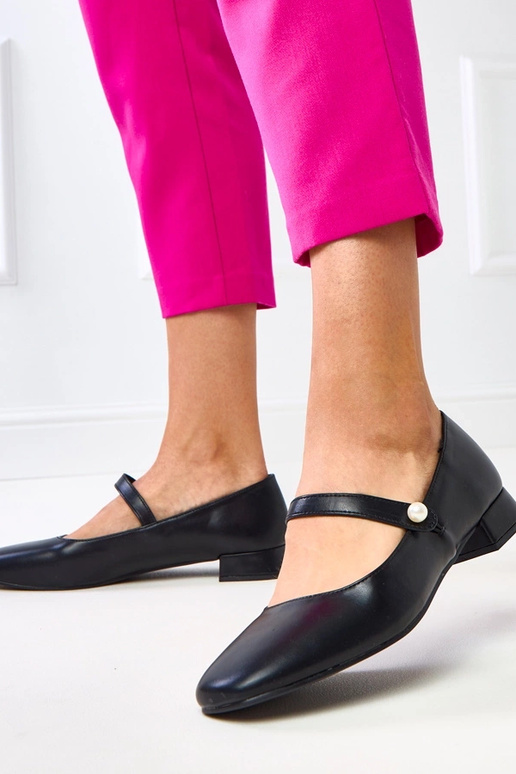 Mustad madalad kingad dekoratiivse...