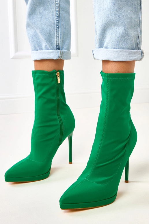Rohelised satiinsed kõrged saapad... Rohelised satiinsed kõrged saapad...