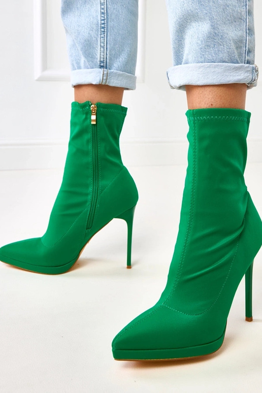 Rohelised satiinsed kõrged saapad... Rohelised satiinsed kõrged saapad...