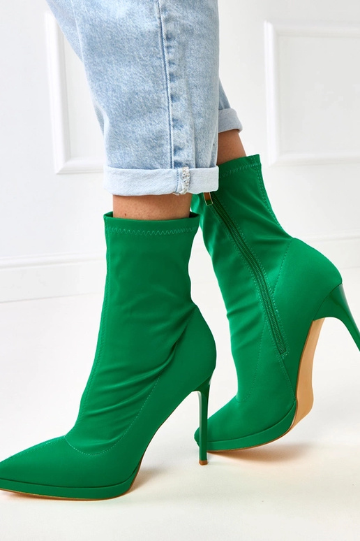 Rohelised satiinsed kõrged saapad... Rohelised satiinsed kõrged saapad...