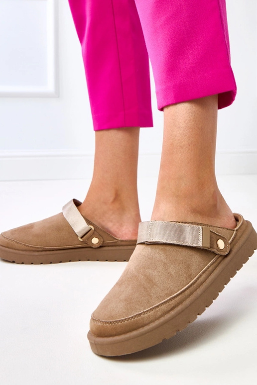 Pruunid muldud Miluska kleepsuga Pruunid muldud Miluska kleepsuga