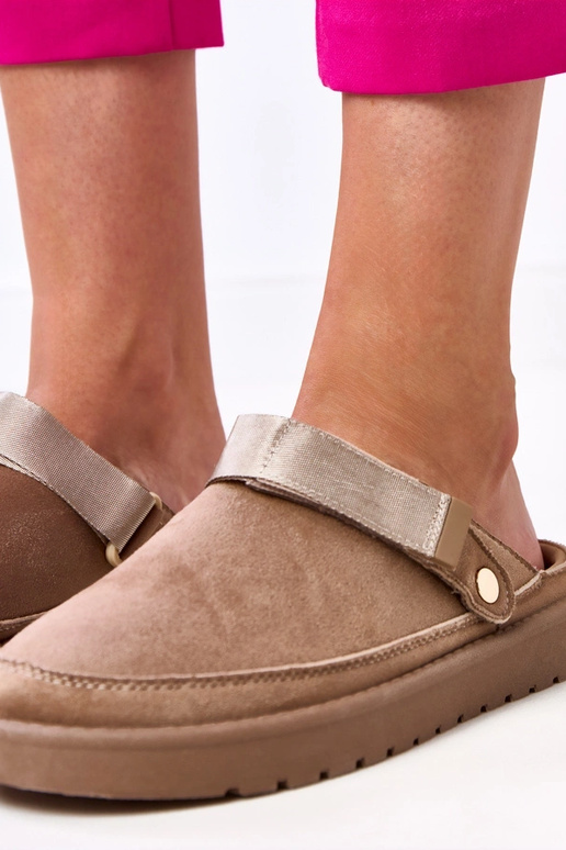 Pruunid muldud Miluska kleepsuga Pruunid muldud Miluska kleepsuga