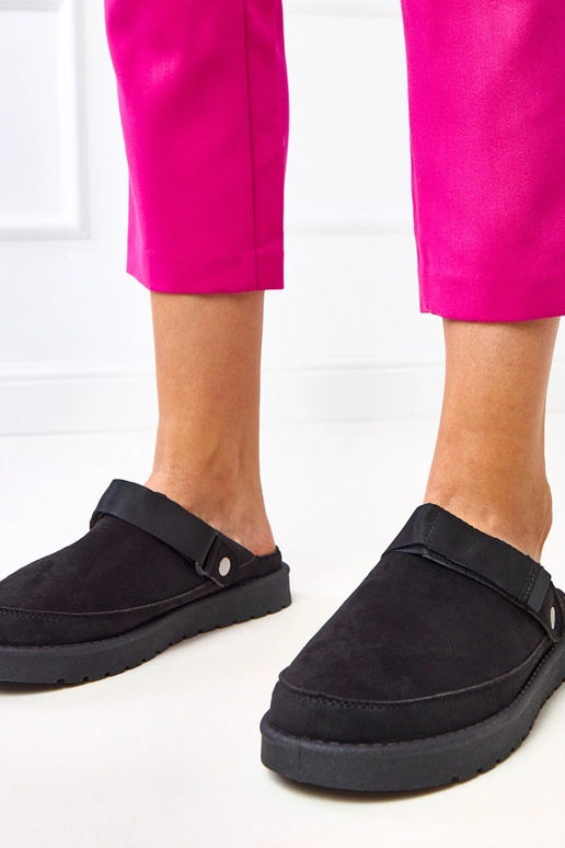 Mustad muldud Miluska kleepsuga Mustad muldud Miluska kleepsuga