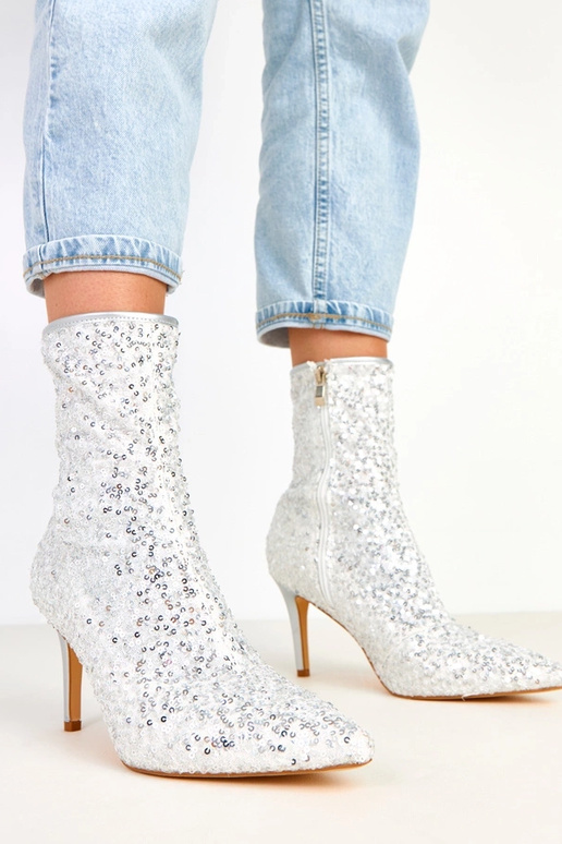 Hõbedased saapad sädelevate... Hõbedased saapad sädelevate...