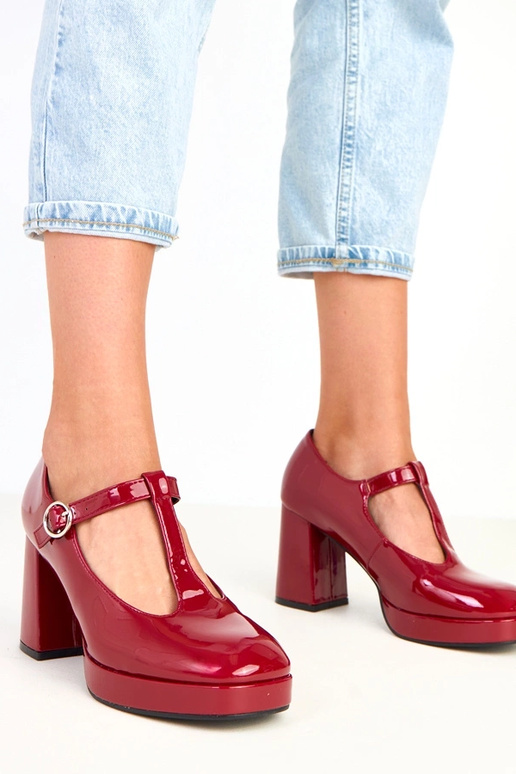 Bordo poolsaapad postamentkannaga... Bordo poolsaapad postamentkannaga...