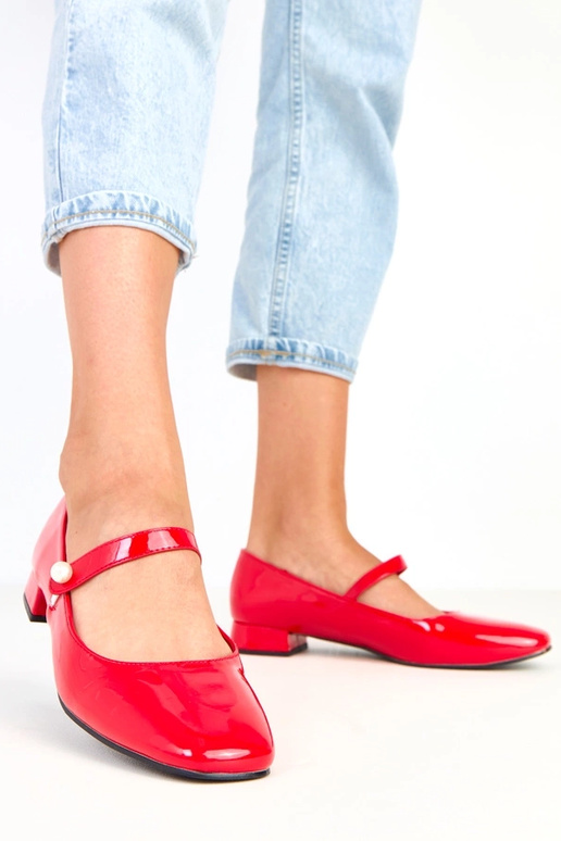 Punased lakknahast kõrged kontsad... Punased lakknahast kõrged kontsad...