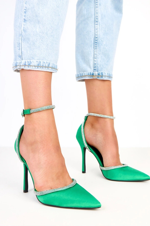 Rohelised satiinsed kõrged kontsad... Rohelised satiinsed kõrged kontsad...