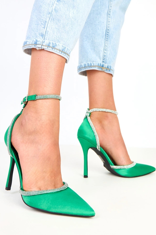 Rohelised satiinsed kõrged kontsad... Rohelised satiinsed kõrged kontsad...