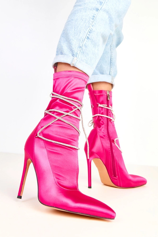 Roosad satiinsed saapad kontsaga... Roosad satiinsed saapad kontsaga...