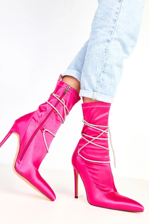 Roosad satiinsed saapad kontsaga... Roosad satiinsed saapad kontsaga...