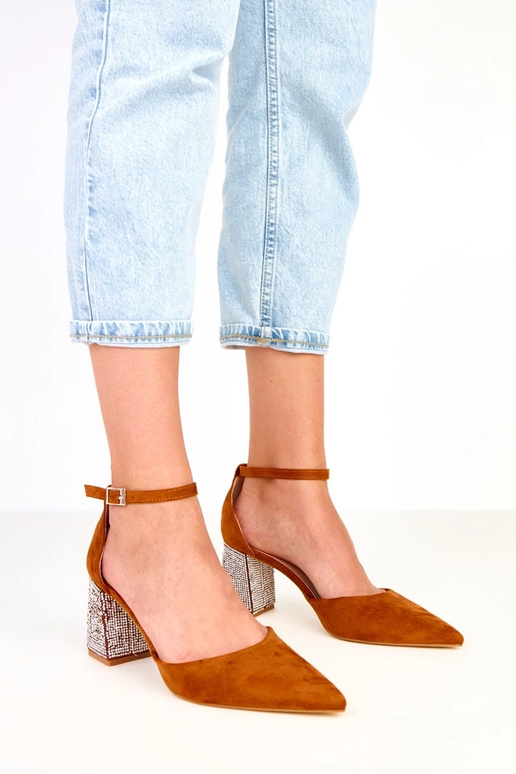 Pruunid kõrged kontsad... Pruunid kõrged kontsad...