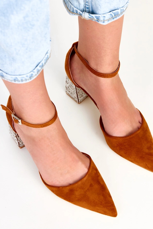 Pruunid kõrged kontsad... Pruunid kõrged kontsad...