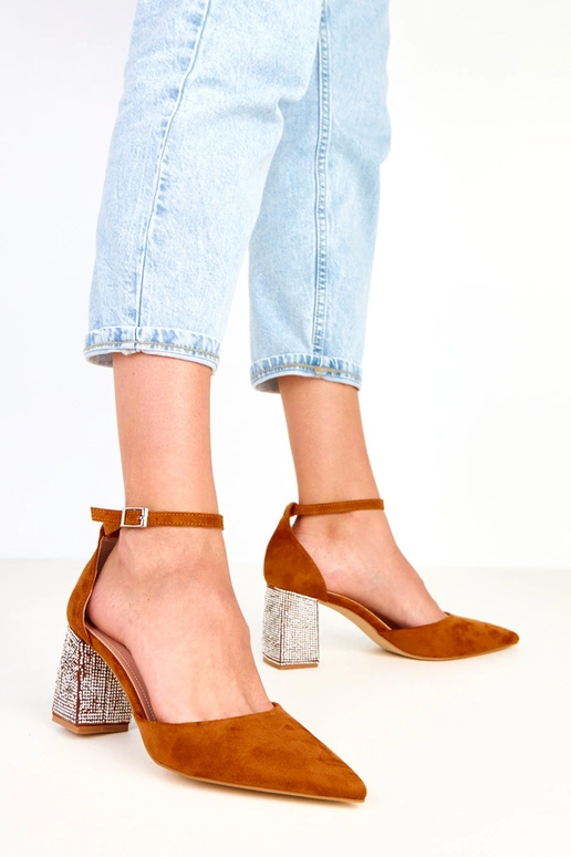 Pruunid kõrged kontsad... Pruunid kõrged kontsad...