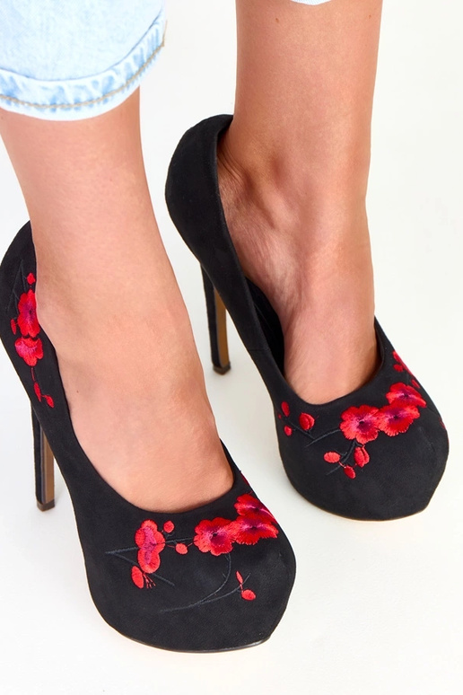 Mustad kõrged kontsad platvormiga... Mustad kõrged kontsad platvormiga...