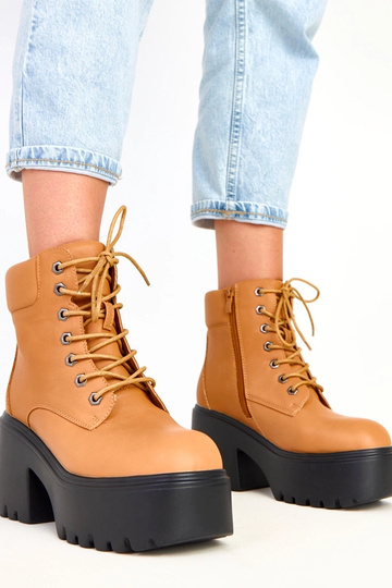 Pruunid saapad massiivse... 2