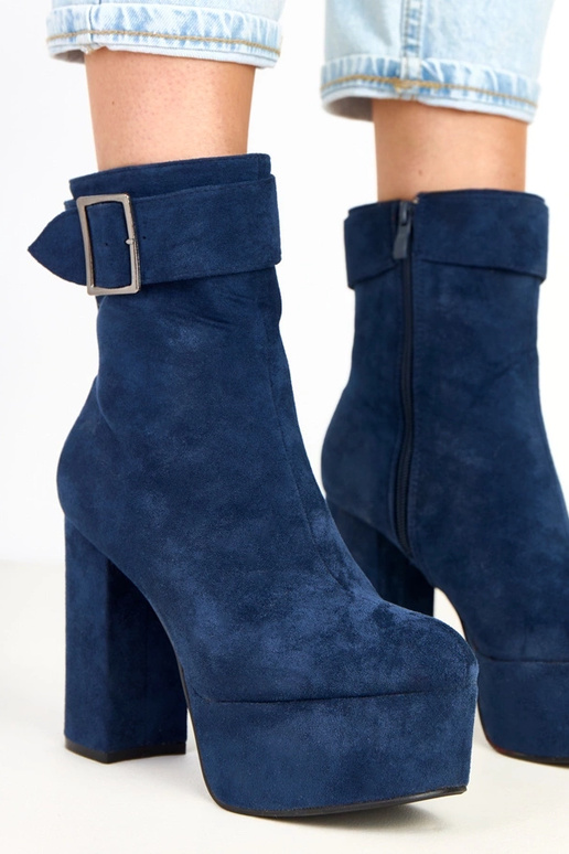 Tumedad sinised saapad platvormiga... Tumedad sinised saapad platvormiga...