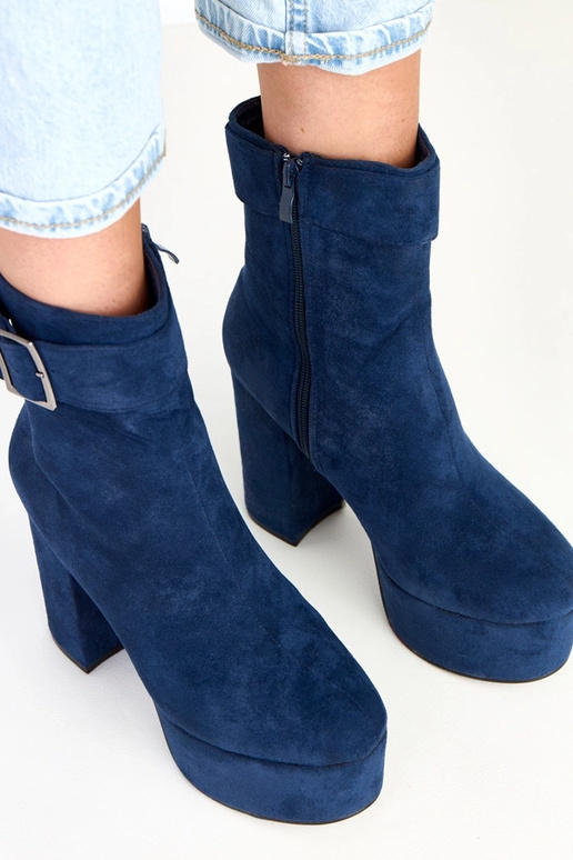 Tumedad sinised saapad platvormiga... Tumedad sinised saapad platvormiga...