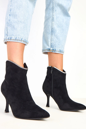 Silvia mustad naiste saapad...