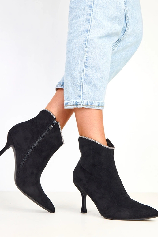 Silvia mustad naiste saapad...