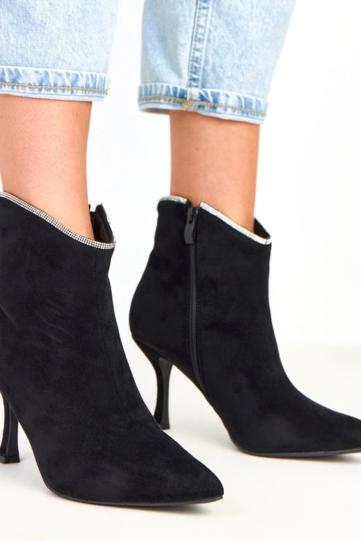 Silvia mustad naiste saapad...