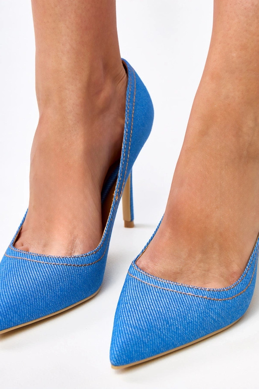 Rina helesinised kõrged kontsad... Rina helesinised kõrged kontsad...