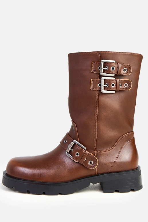 Shalay pruunid saapad platvormil...