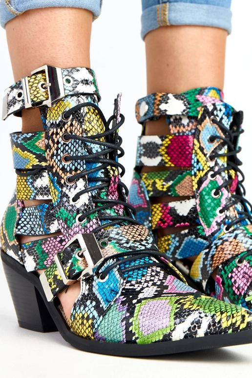 Erinevat värvi botased kontsaga... Erinevat värvi botased kontsaga...