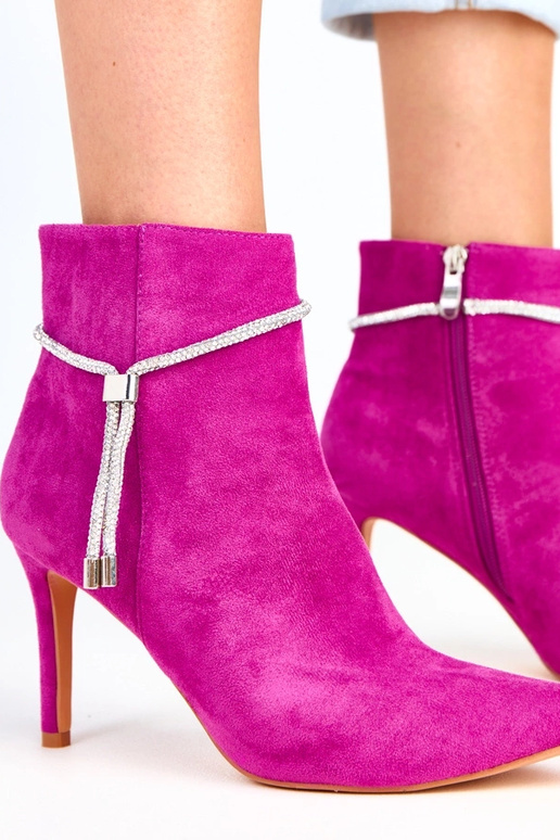 Lilla botased kõrge kontsaga... Lilla botased kõrge kontsaga...