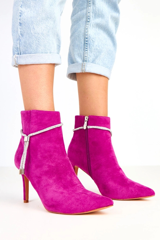 Lilla botased kõrge kontsaga... Lilla botased kõrge kontsaga...