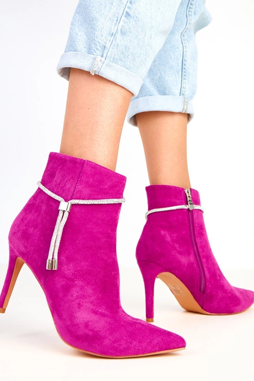 Lilla botased kõrge kontsaga... Lilla botased kõrge kontsaga...