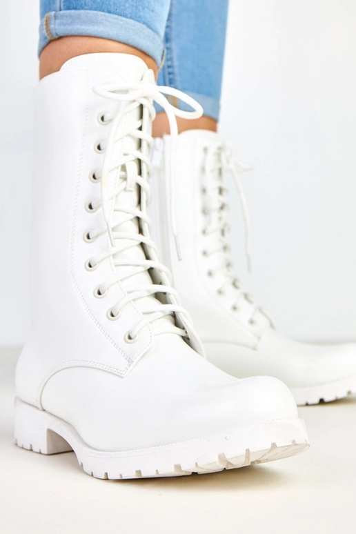 Valged botased madala kontsaga... Valged botased madala kontsaga...