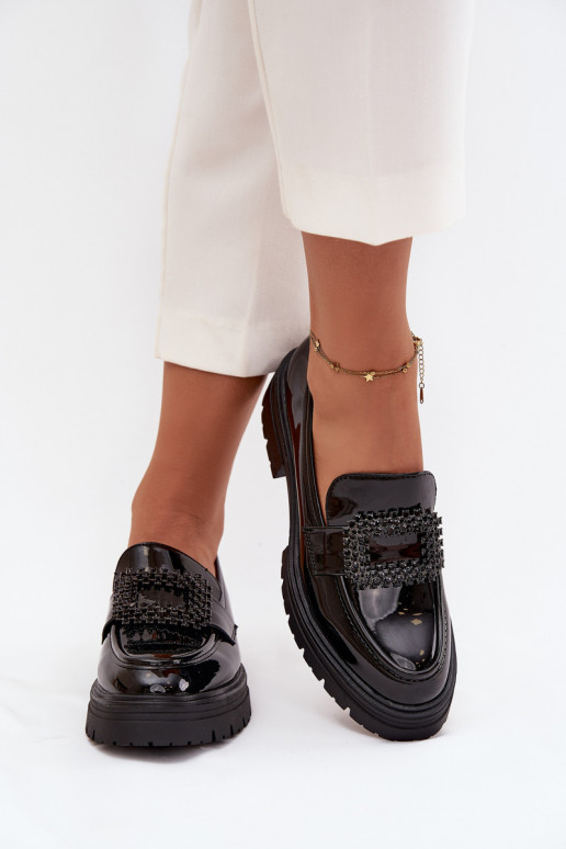 Laque jalatsid naiste mokassiinid kaunistustega neetide ja pandlaga msuud Luvianne