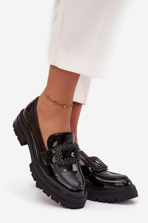 Laque jalatsid naiste mokassiinid kaunistustega neetide ja pandlaga msuud Luvianne