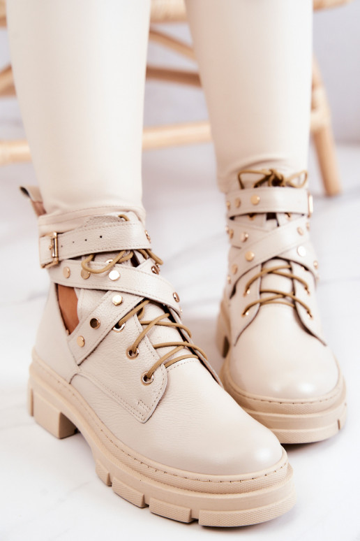 Pealhk Pealiste omad Pealiste poolsaapad Väljalõigetega Elevandiluu värvi Everly Pealhk Pealiste omad Pealiste poolsaapad Väljalõigetega Elevandiluu värvi Everly