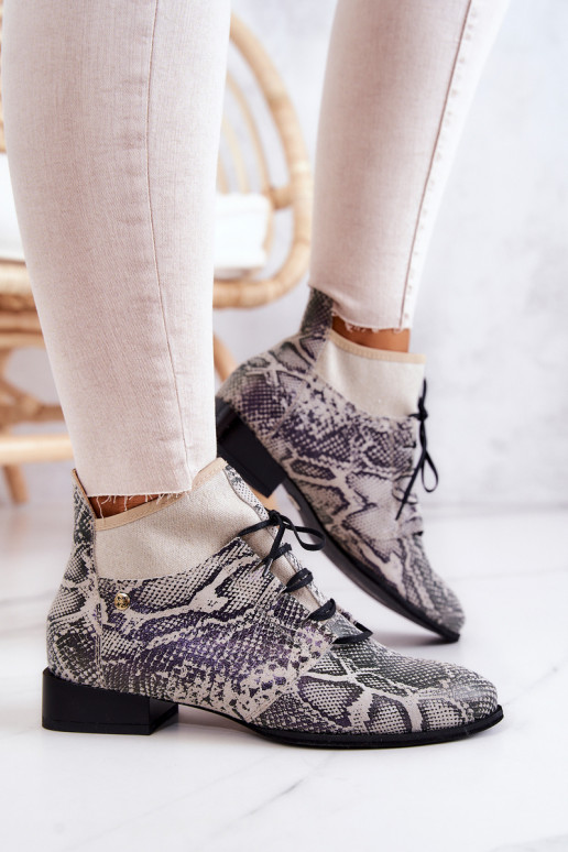 Pealiste poolsaapad seemisnakhsed Kingad maonaha-imitatsiooniga saapad Sellel onciejka 04744-03 beeži värvi Pealiste poolsaapad seemisnakhsed Kingad maonaha-imitatsiooniga saapad Sellel onciejka 04744-03 beeži värvi