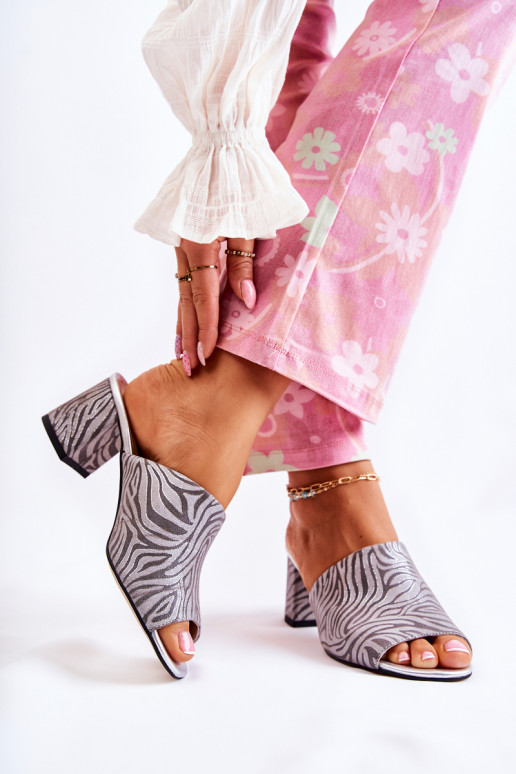 Pealhk Pealiste omad Sussid kõrge jämeda kontsaga Zebra Halli värvi Nessita Pealhk Pealiste omad Sussid kõrge jämeda kontsaga Zebra Halli värvi Nessita