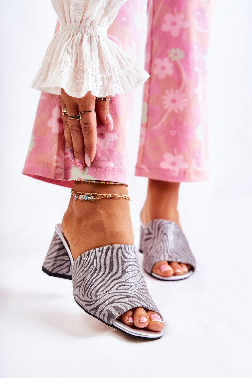 Pealhk Pealiste omad Sussid kõrge jämeda kontsaga Zebra Halli värvi Nessita Pealhk Pealiste omad Sussid kõrge jämeda kontsaga Zebra Halli värvi Nessita