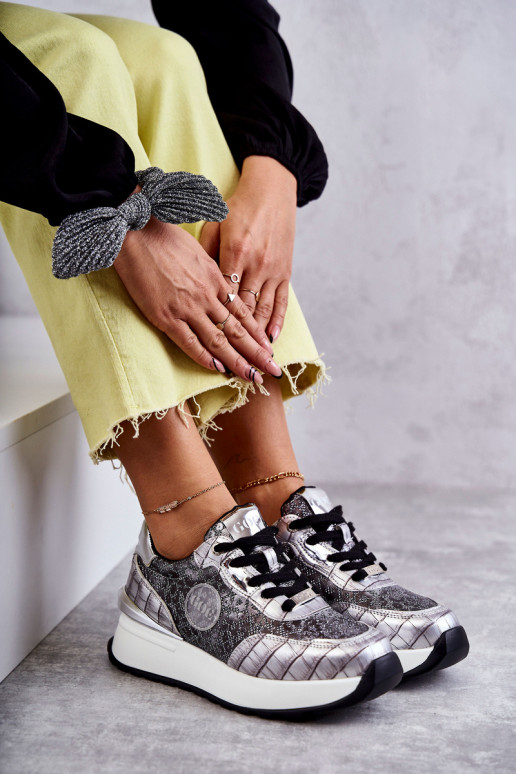 Pealiste omad spordijalatsid Kiilu peal GOE KK2N4083 Hõbedat värvi Pealiste omad spordijalatsid Kiilu peal GOE KK2N4083 Hõbedat värvi