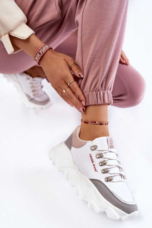 Pealiste omad Sneakers tüüpi jalanõud platvormiga Cross Jeans KK2R4071C valget värvi Pealiste omad Sneakers tüüpi jalanõud platvormiga Cross Jeans KK2R4071C valget värvi