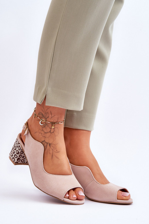 Pealiste omad Seemisnahast kingad kõrge jämeda kontsaga Sellel onciejka 05870-04 beeži värvi Pealiste omad Seemisnahast kingad kõrge jämeda kontsaga Sellel onciejka 05870-04 beeži värvi