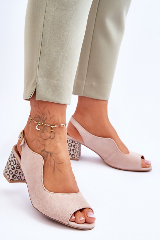 Pealiste omad Seemisnahast kingad kõrge jämeda kontsaga Sellel onciejka 05870-04 beeži värvi Pealiste omad Seemisnahast kingad kõrge jämeda kontsaga Sellel onciejka 05870-04 beeži värvi