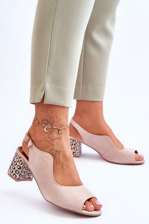 Pealiste omad Seemisnahast kingad kõrge jämeda kontsaga Sellel onciejka 05870-04 beeži värvi Pealiste omad Seemisnahast kingad kõrge jämeda kontsaga Sellel onciejka 05870-04 beeži värvi