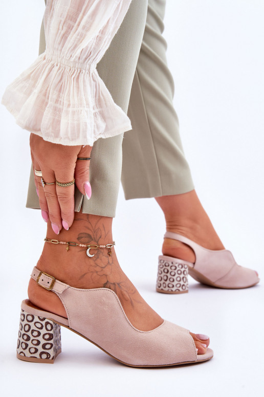 Pealiste omad Seemisnahast kingad kõrge jämeda kontsaga Sellel onciejka 05870-04 beeži värvi Pealiste omad Seemisnahast kingad kõrge jämeda kontsaga Sellel onciejka 05870-04 beeži värvi