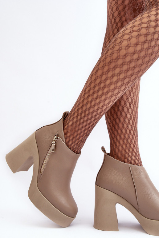 Pealiste poolsaapad Sellel onssiivsel poolusel tõmblukuga 1755 Zazoo beeži värvi Pealiste poolsaapad Sellel onssiivsel poolusel tõmblukuga 1755 Zazoo beeži värvi