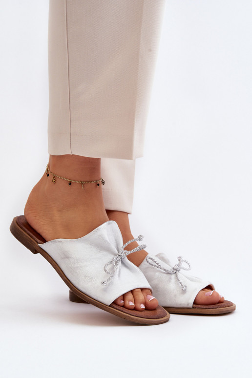 Zazoo 2659 Plätud naturaalsest nahast Pealiste omad Hõbedat värvi Zazoo 2659 Plätud naturaalsest nahast Pealiste omad Hõbedat värvi