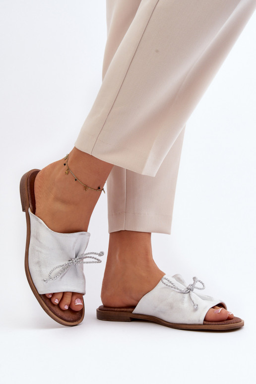 Zazoo 2659 Plätud naturaalsest nahast Pealiste omad Hõbedat värvi Zazoo 2659 Plätud naturaalsest nahast Pealiste omad Hõbedat värvi