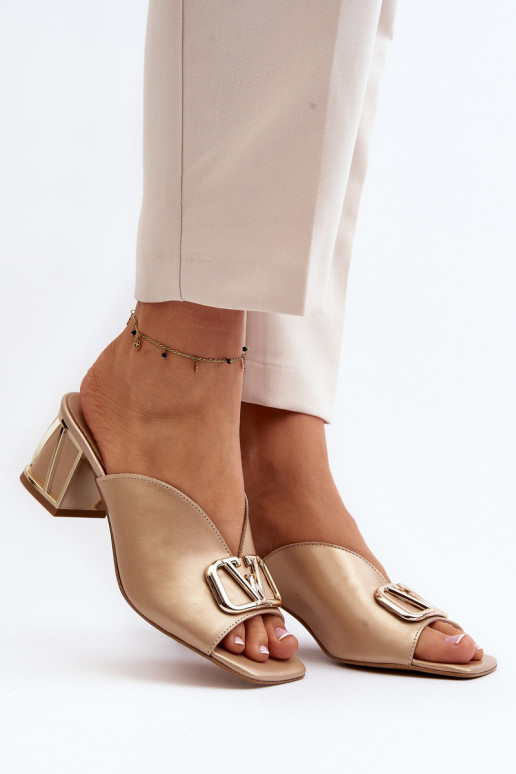 Elegantsed naiste plätud kõrge jämeda kontsaga Laura Messi 2771 Kuldset värvi Elegantsed naiste plätud kõrge jämeda kontsaga Laura Messi 2771 Kuldset värvi