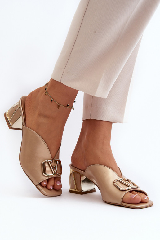 Elegantsed naiste plätud kõrge jämeda kontsaga Laura Messi 2771 Kuldset värvi Elegantsed naiste plätud kõrge jämeda kontsaga Laura Messi 2771 Kuldset värvi