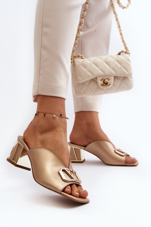 Elegantsed naiste plätud kõrge jämeda kontsaga Laura Messi 2771 Kuldset värvi Elegantsed naiste plätud kõrge jämeda kontsaga Laura Messi 2771 Kuldset värvi