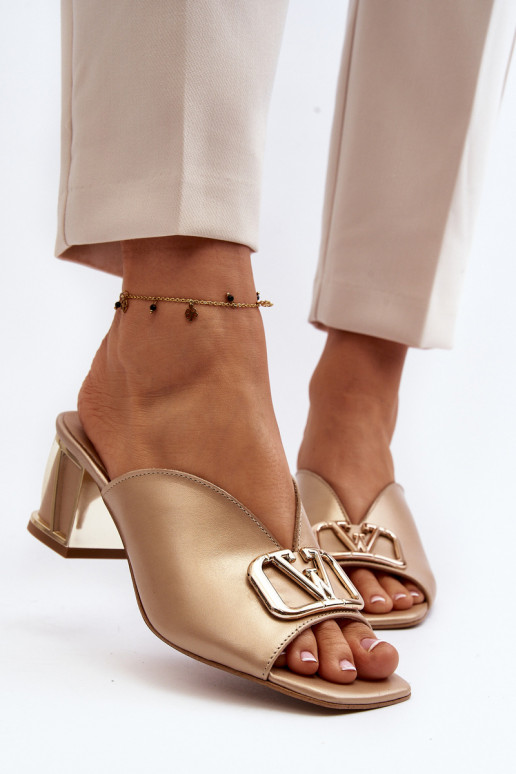 Elegantsed naiste plätud kõrge jämeda kontsaga Laura Messi 2771 Kuldset värvi Elegantsed naiste plätud kõrge jämeda kontsaga Laura Messi 2771 Kuldset värvi